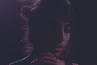 Arooj Aftab Shares Anoushka Shankar–Featuring New Song “Udhero Na”: Listen