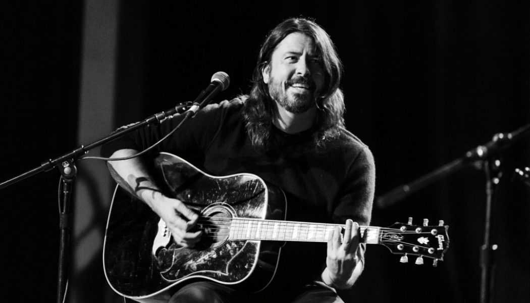Dave Grohl Recounts Seeing David Bowie For the First Time, And the Art of Saying ‘No’