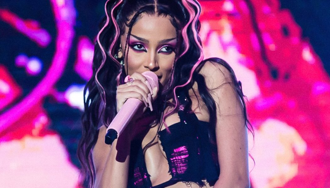 Doja Cat Apologizes After Publicly Claiming She’s Quitting Music: “I Do Owe People Sh*t”