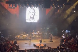 Liam Gallagher Dedicates “Live Forever” Performance to Taylor Hawkins: Watch