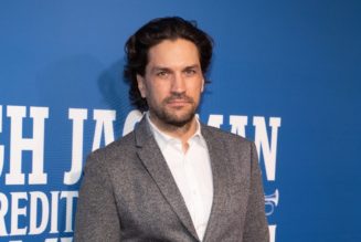 Neil Diamond Stage Musical Reveals Its Broadway Veteran Star