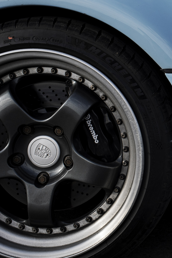 Porsche 911 964 Electric Cars EV Electro-Modding Restored 1990s Classic Everrati Gulf Livery