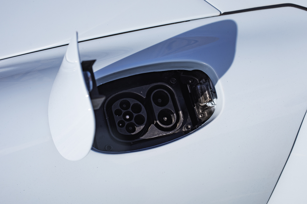 Porsche 911 964 Electric Cars EV Electro-Modding Restored 1990s Classic Everrati Gulf Livery