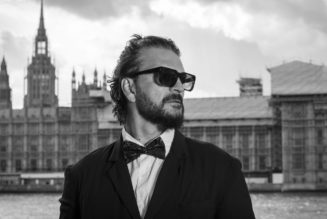 Ricardo Arjona Captures 21st Top 10 on Latin Pop Albums Chart With ‘Blanco y Negro’