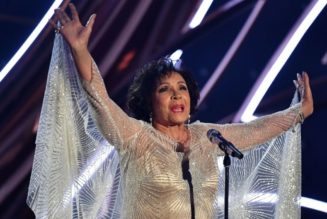 Shirley Bassey Sings “Diamonds Are Forever” at the BAFTAs: Watch
