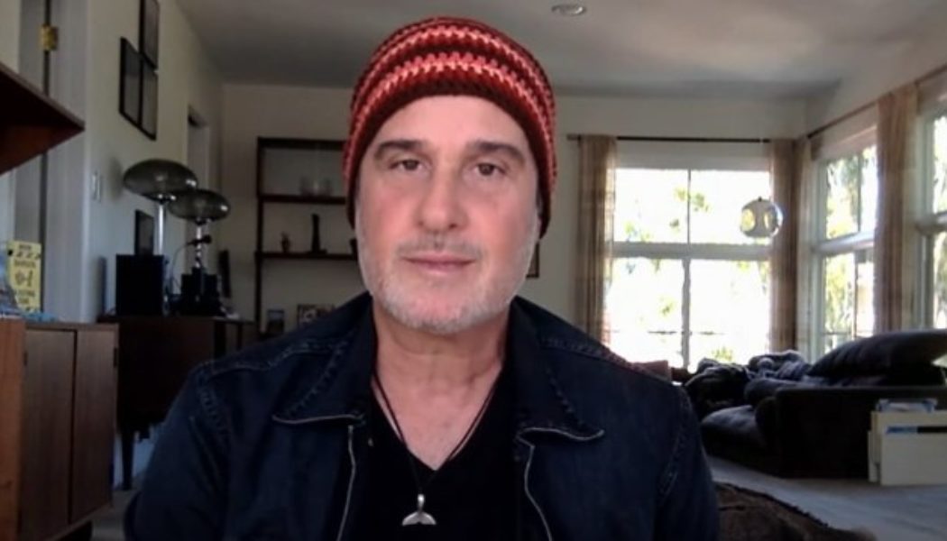 STONE TEMPLE PILOTS Bassist ROBERT DELEO’s Solo Album Will Feature ‘Five Different Vocalists’