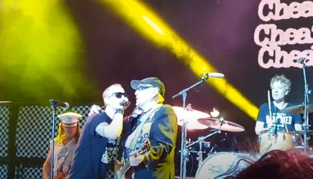 STONE TEMPLE PILOTS’ JEFF GUTT Joins CHEAP TRICK On Stage In Brisbane To Sing ‘I Want You To Want Me’ (Video)