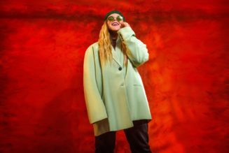 Tones And I Is Lost In the Desert In ‘Eyes Don’t Lie’ Music Video: Watch