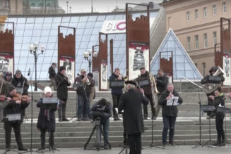 Ukrainian Orchestra Holds Concert for Peace in Kyiv Square