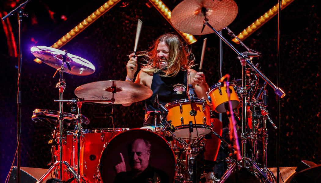 Watch Foo Fighters Play “Everlong” to Close Their Final Show with Taylor Hawkins