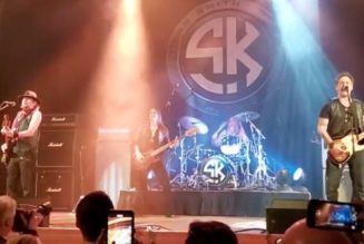 Watch: IRON MAIDEN’s NICKO MCBRAIN Performs ‘Wasted Years’ With ADRIAN SMITH And RICHIE KOTZEN