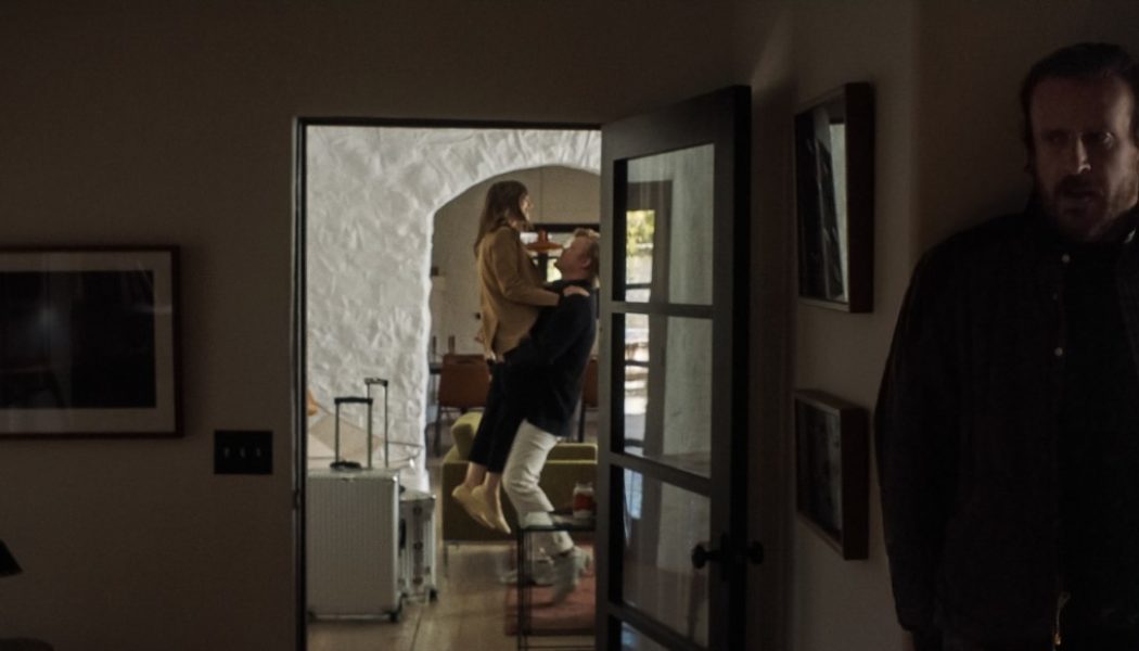 Windfall Review: Netflix Thriller is a Thin Exercise in Hitchcockian Style