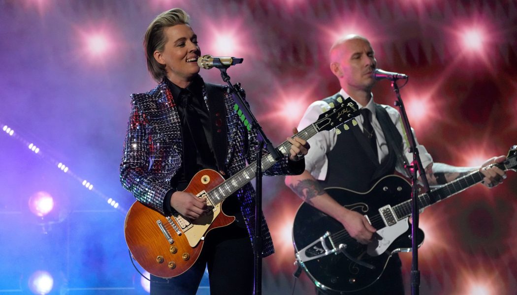 Brandi Carlile Dazzles Grammys With Stirring ‘Right on Time’ Performance