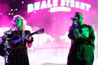 Coachella 2022: Phoebe Bridgers Duets with Arlo Parks