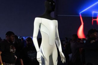 Elon Musk Says Tesla’s Optimus Robot Could Begin Production in 2023