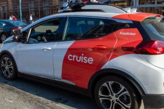 Here’s what happens when cops pull over a driverless Cruise vehicle