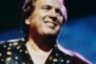 Kelly Clarkson Offers an Artistic Take on a Don McLean Classic: Watch