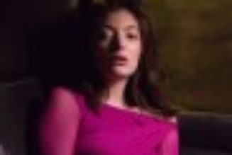 Lorde Explains ‘Dramatic Ass Move’ of Shushing Fans During Show, Says ‘Don’t Stress Too Hard’