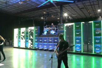 MEGADETH’s KIKO LOUREIRO Shares Video From Rehearsal Sessions For 2022 Leg Of ‘The Metal Tour Of The Year’