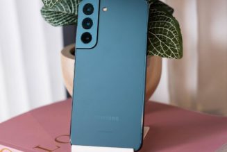 Samsung’s Galaxy S22 is $100 off at Best Buy today only