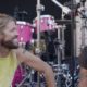 TAYLOR HAWKINS Honored By RED HOT CHILI PEPPERS Drummer CHAD SMITH In Tribute Video