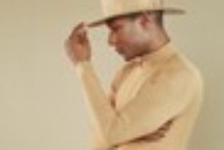 Watch Aloe Blacc Sing ‘Wake Me Up’ in Three Languages to Honor Fourth Anniversary of Avicii’s Death