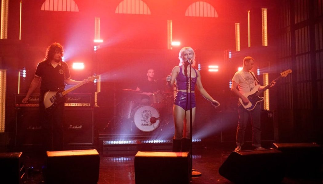 Watch Amyl and the Sniffers Perform “Hertz” on Seth Meyers