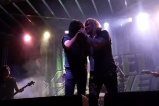 Watch: BULLETBOYS’ MARQ TORIEN Joins STEEL PANTHER For ‘Smooth Up In Ya’ Performance At Rainbow 50th-Anniversary Party
