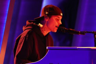 Watch Justin Bieber, Daniel Caesar, and Giveon Perform “Peaches” at 2022 Grammys