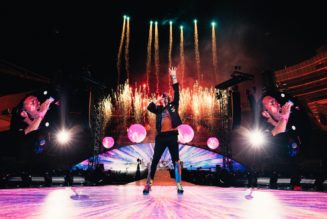 Coldplay Blast Chicago Fans With Waves of Intergalactic Love at Show Featuring Hometown ‘Superstar’ Lupe Fiasco