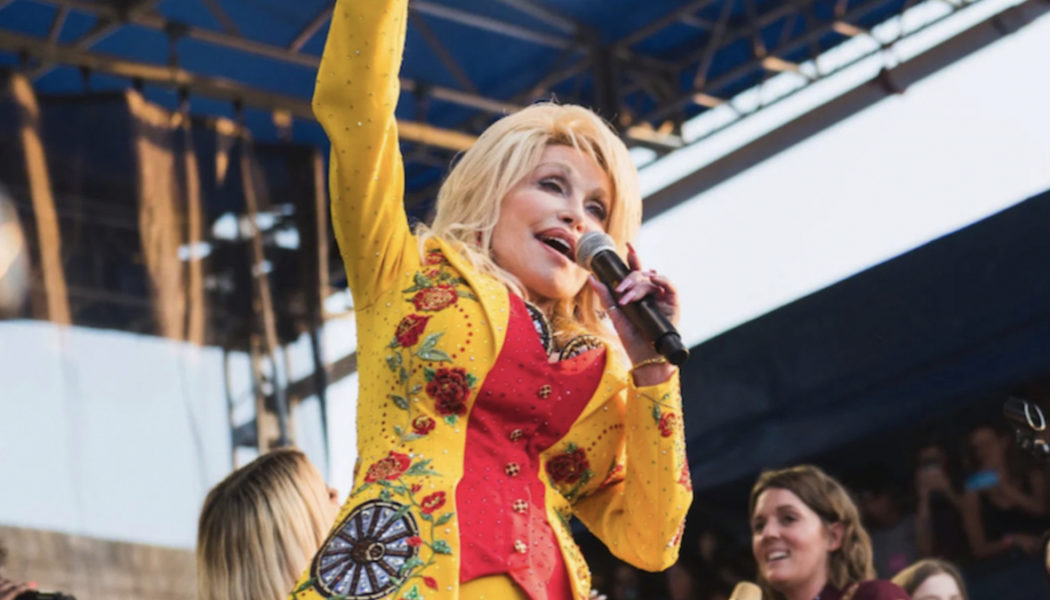 Dolly Parton on Rock Hall Induction: “I Guess I’m a Rock Star Now”