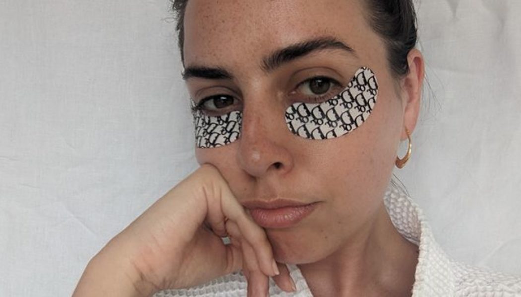 I Always Wake Up With Puffy Eyes—This Is How to Take Them Down Stat