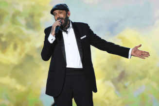 Juan Luis Guerra Brings Dominican Culture to His Miami ‘Entre Mar y Palmeras’ Concert