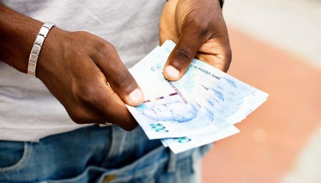 Middle-Income Consumers Spend Up to 80% of their Monthly Salary in 5 Days, FNB says