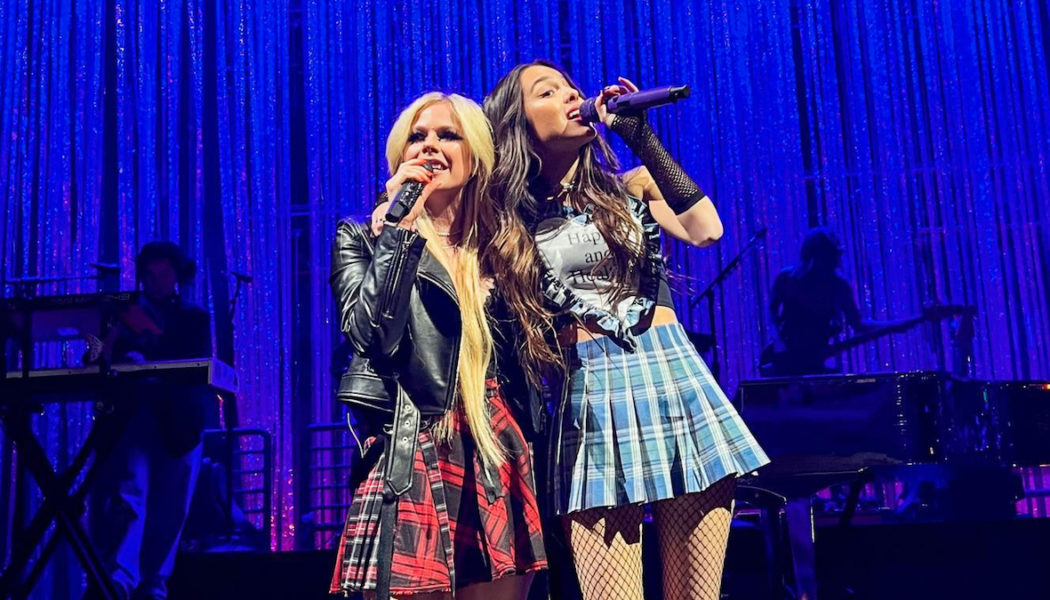 Olivia Rodrigo Duets “Complicated” with Avril Lavigne in Toronto: Watch