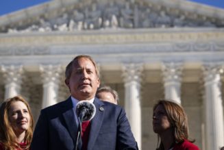 Supreme Court blocks Texas social media moderation ban