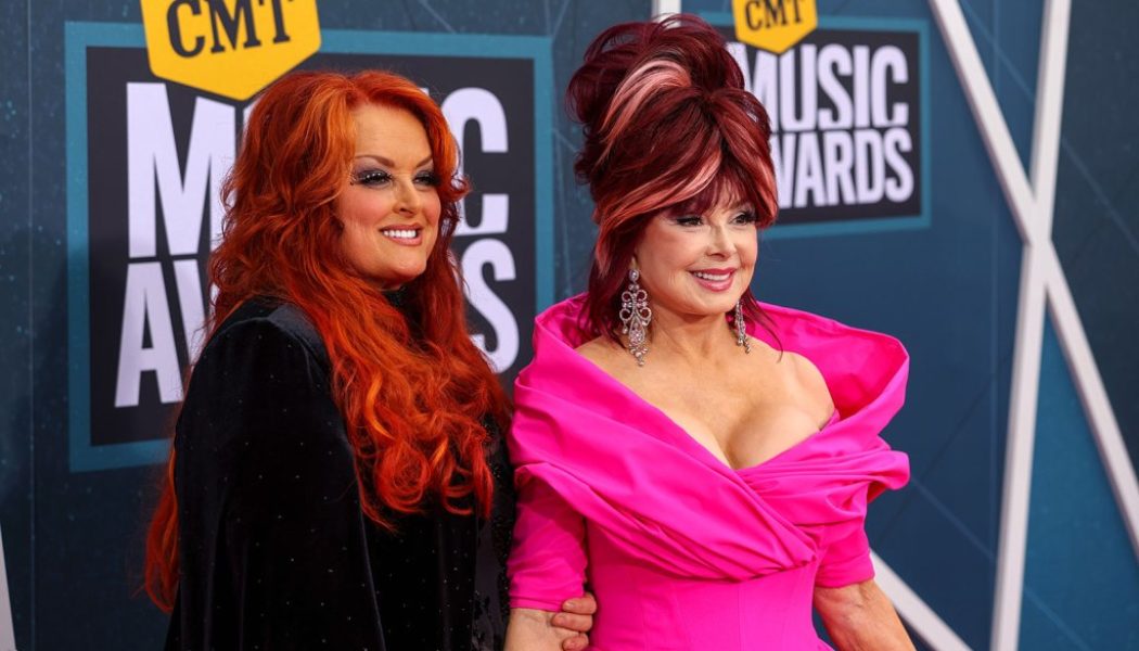The Judds Inducted Into Country Music Hall of Fame a Day After Naomi Judd’s Death