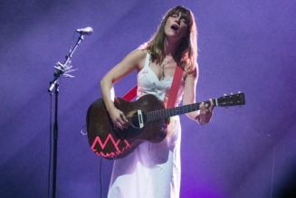 Watch Feist Harmonize With an Obnoxious Buzzing Sound in a Theater’s Basement Dressing Room