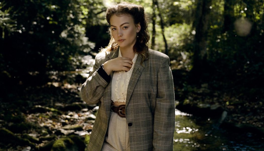 Angel Olsen Delivers Country-Sized Emotions on Big Time