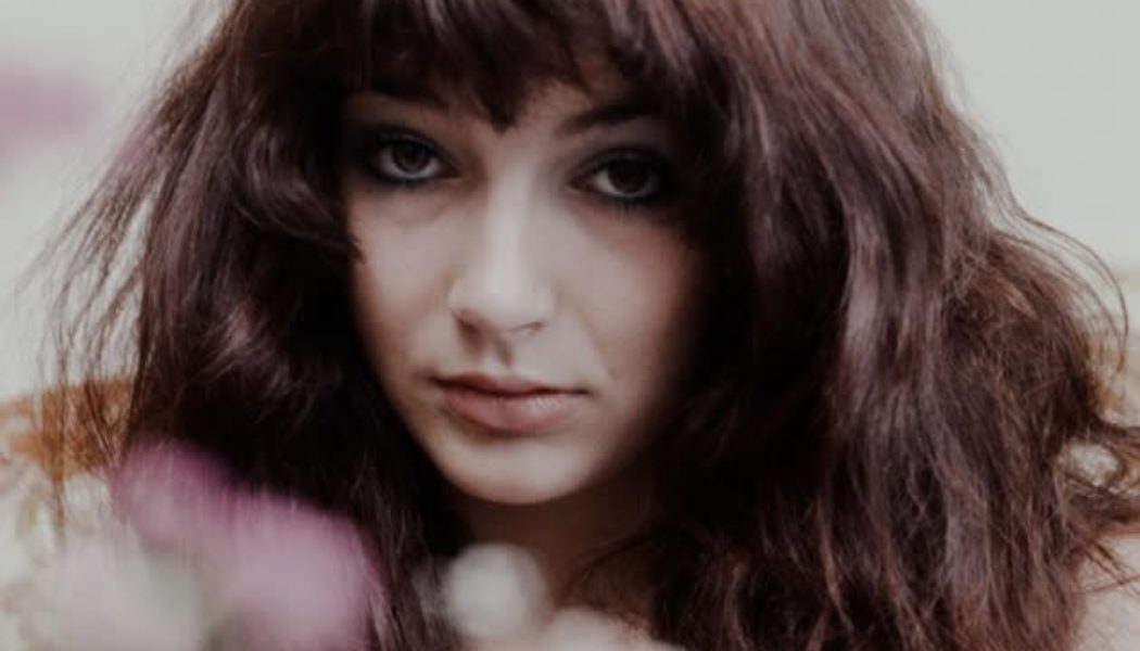Kate Bush Shatters U.K. Records as ‘Running Up That Hill’ Reaches No. 1