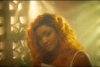 Video: Simi – Naked Wire