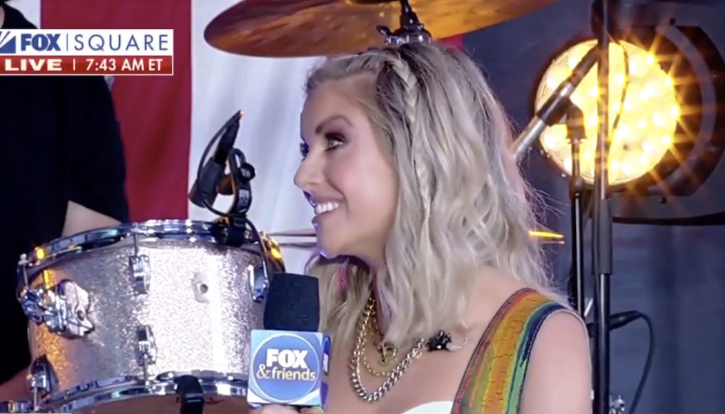 Lindsay Ell Trolls Fox & Friends by Speaking About Women’s Rights: Watch