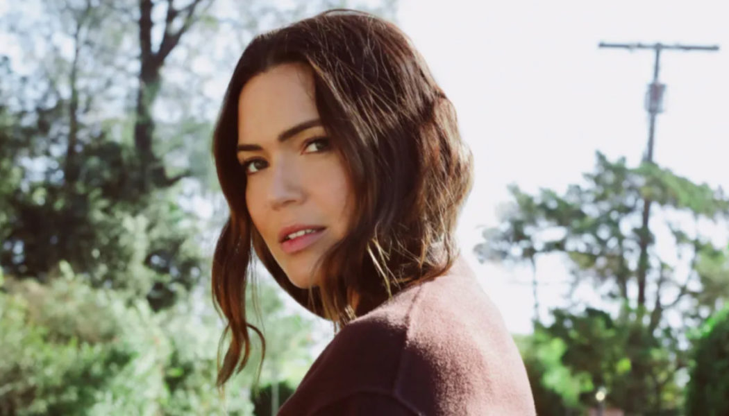 Mandy Moore Cancels Remaining 2022 Tour Dates Due to Pregnancy