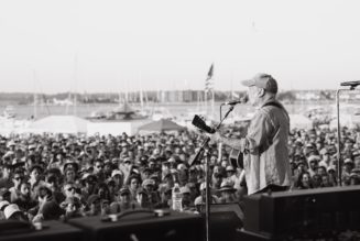Paul Simon Comes Out of Retirement to Play Surprise Set at Newport Folk Fest: Watch
