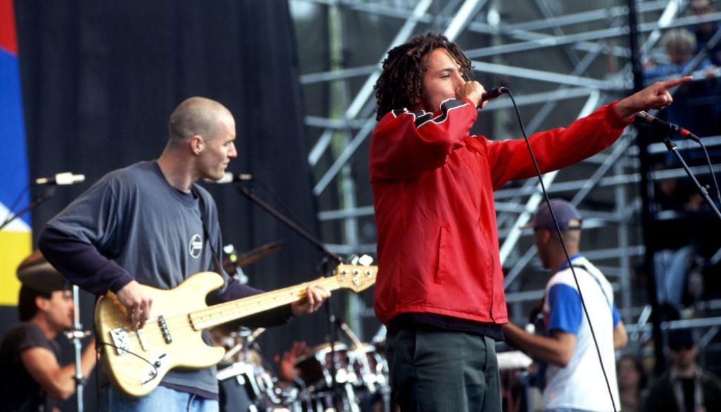 Rage Against The Machine’s Zach de la Rocha Injures Leg During Show In Chicago