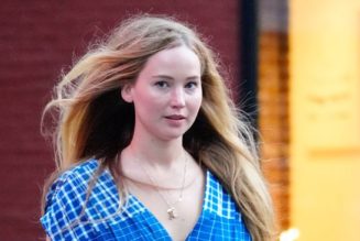 The Easy Dress-and-Sandals Formula Jennifer Lawrence Wears Over and Over Again