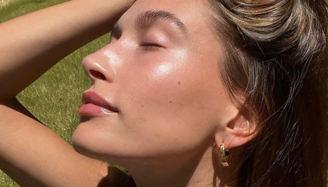 12 Glowy Makeup Looks That Ooze Health and Wealth—You’re Welcome