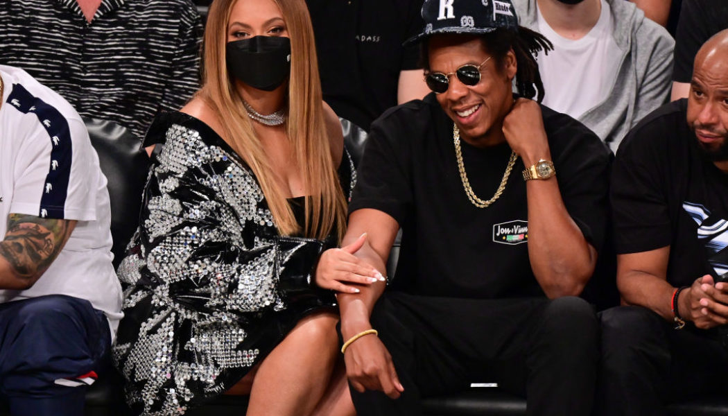 Déjà Vu: Beyoncé & JAY-Z Flick It Up In Front of An Elevator 8 Years After Infamous Solange Incident