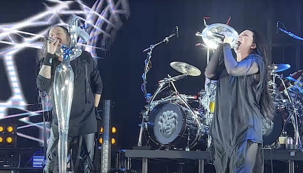 Evanescence’s Amy Lee Joins Korn for “Freak on a Leash” at Joint Tour Kickoff: Video + Setlists