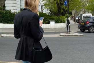 Fashion People in Paris Make Jeans Look Elegant By Wearing These 7 Basics